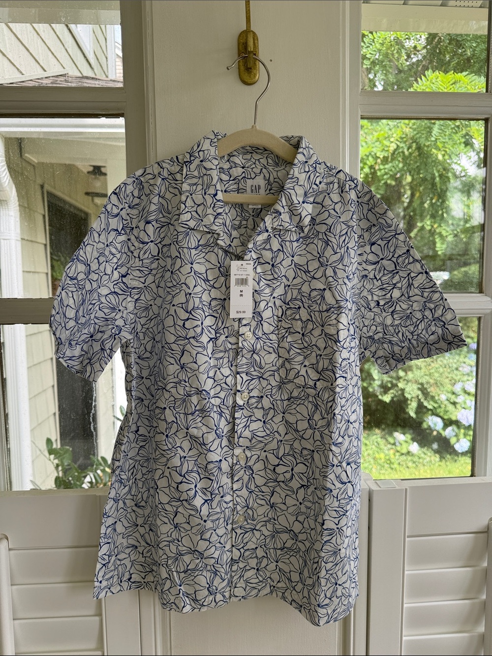 NWT Gap Blue and White Floral Short Sleeve Button-Down Shirt - Picture 2 of 5